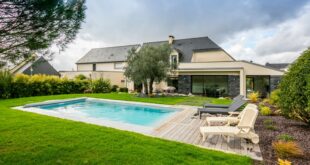 Die Wahl des richtigen Gartenpools: Eingelassenes oder frei stehendes Modell?